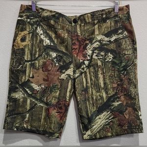 NWOT Mossy Oak green camo shorts men's size 40